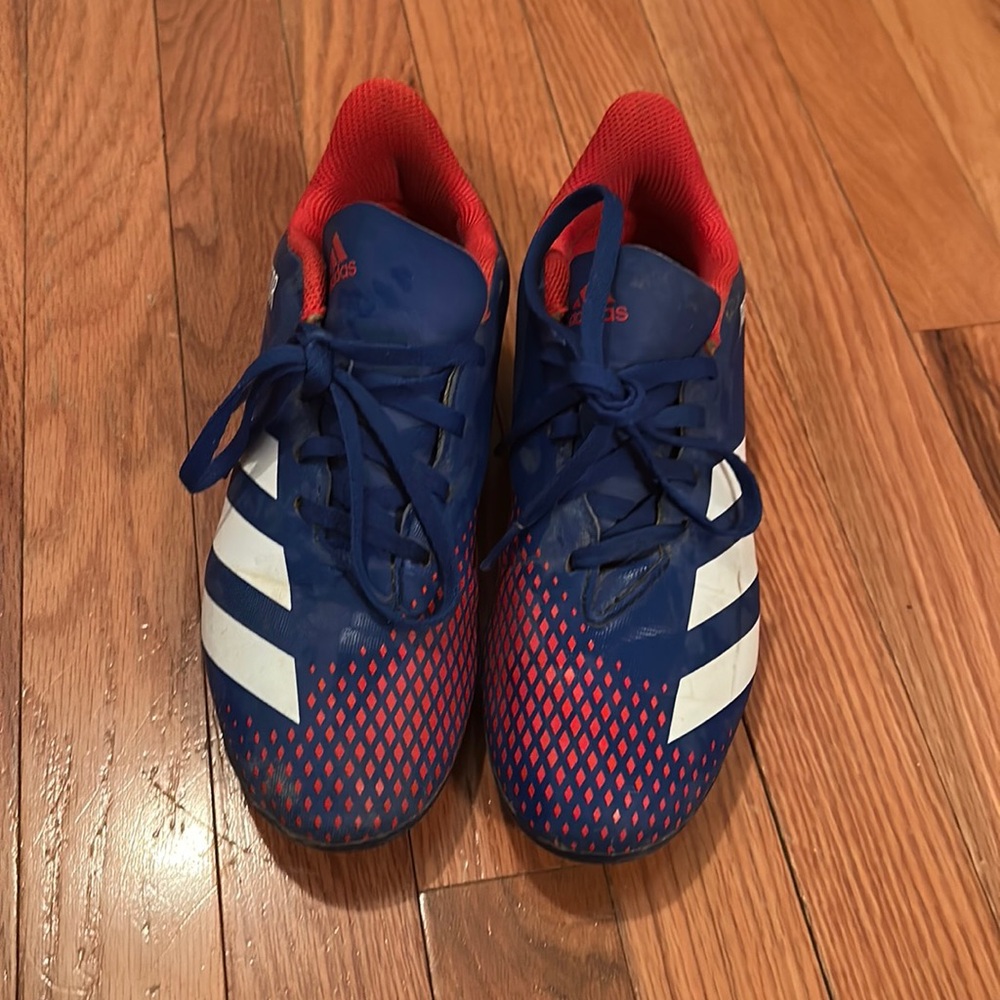 Boys adidas red white blue soccer cleats sneakers 4.5 predator